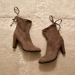 Taupe ”Sorchanie” booties with back laces